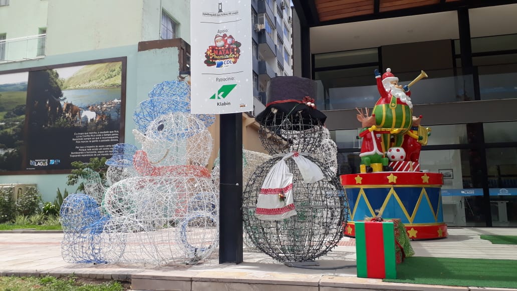Prefeitura começa a desmontar a decoração natalina em praças e ruas da cidade