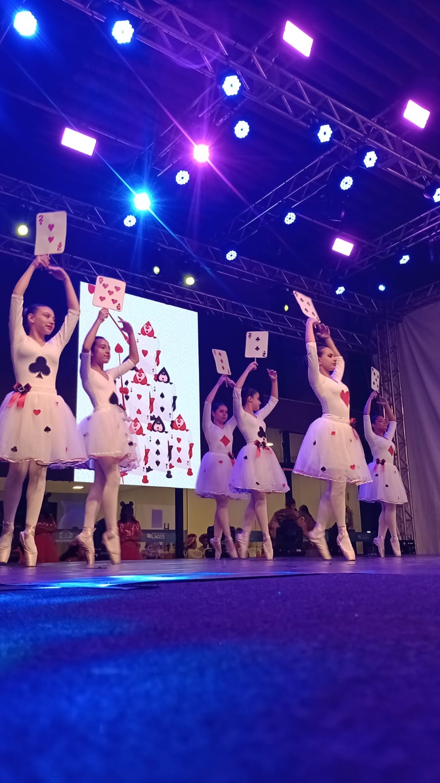 Ballet inspirado nos clássicos do cinema é sucesso no Natal Felicidade