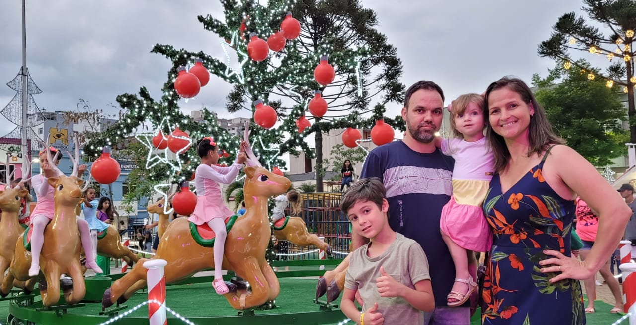 Fluminenses escolhem Lages para viver e formar família pela qualidade de vida e já são nove anos de Natal Felicidade