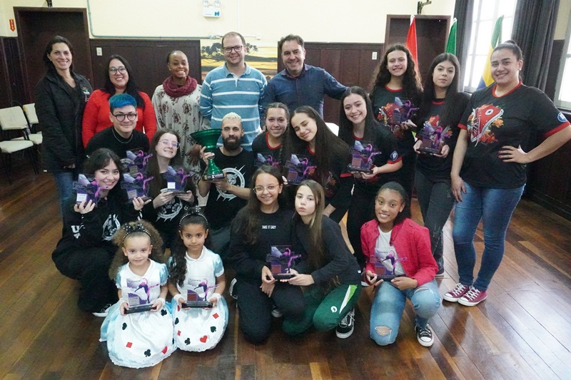 Alunos da Escola de Artes estão classificados para festival internacional de dança