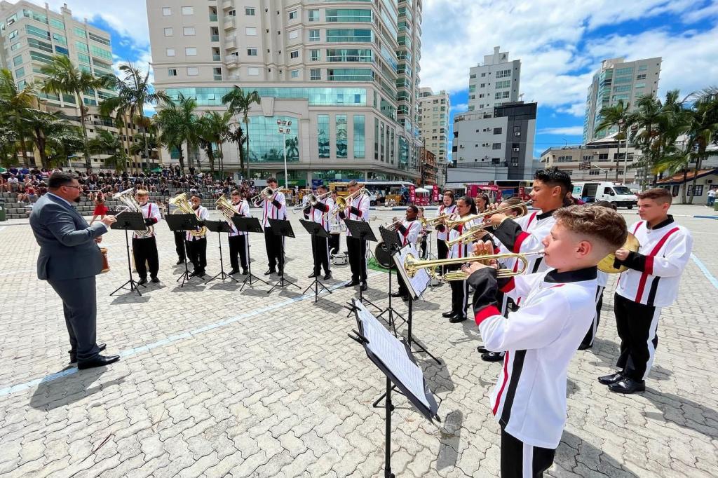 Bandas e Fanfarras lageanas na Copa América de Bandas em Itapema-SC