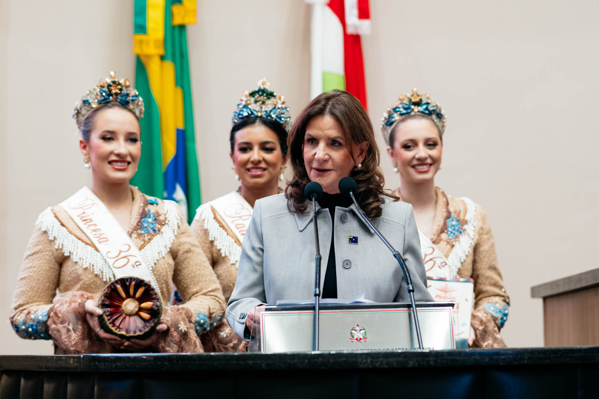 Comitiva da 36ª Festa Nacional do Pinhão visita Alesc e leva convite ao Governador Jorginho Mello